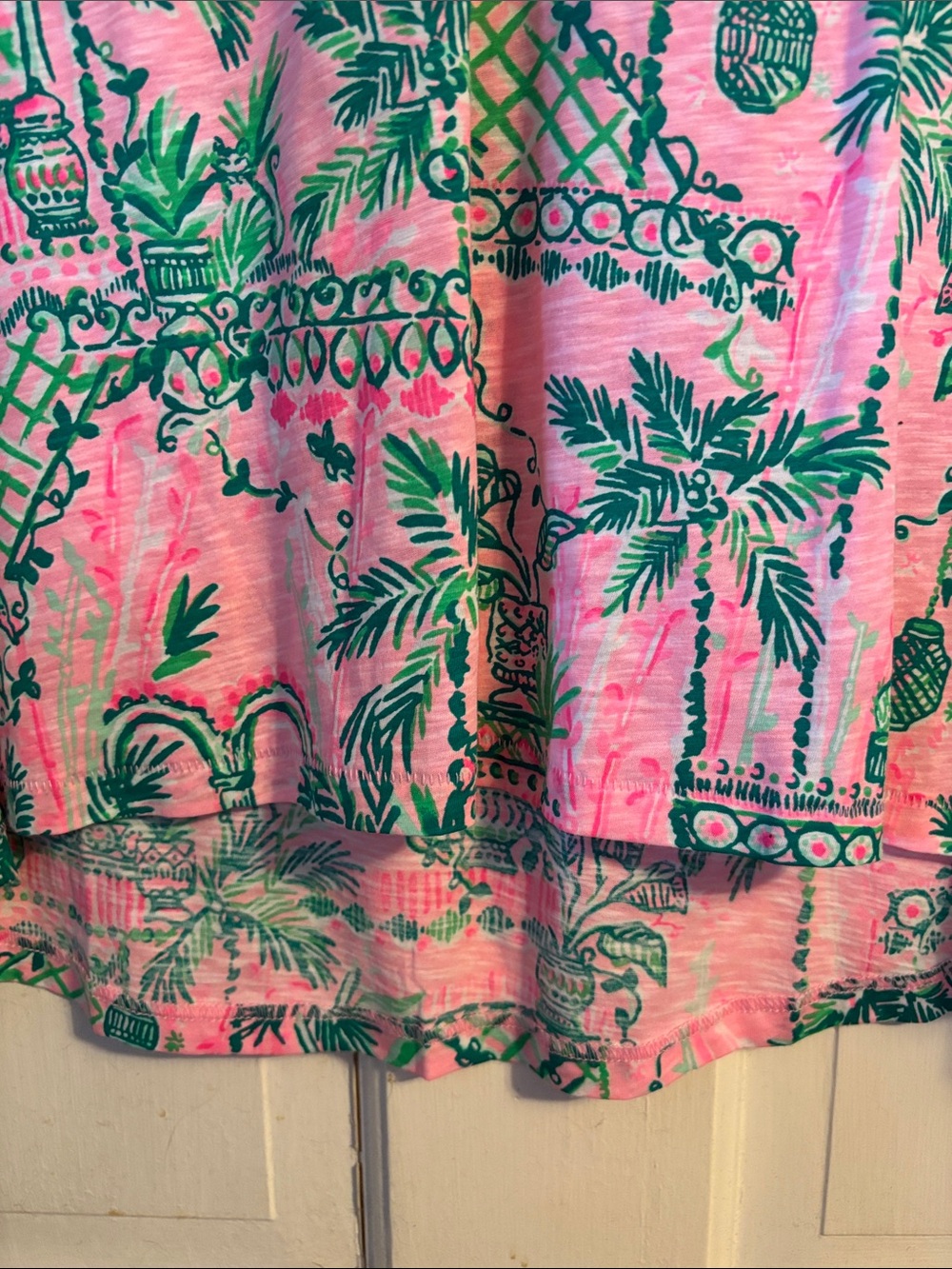 NWOT Lilly Pulitzer Vneck short sleeved top - Picture 4 of 5
